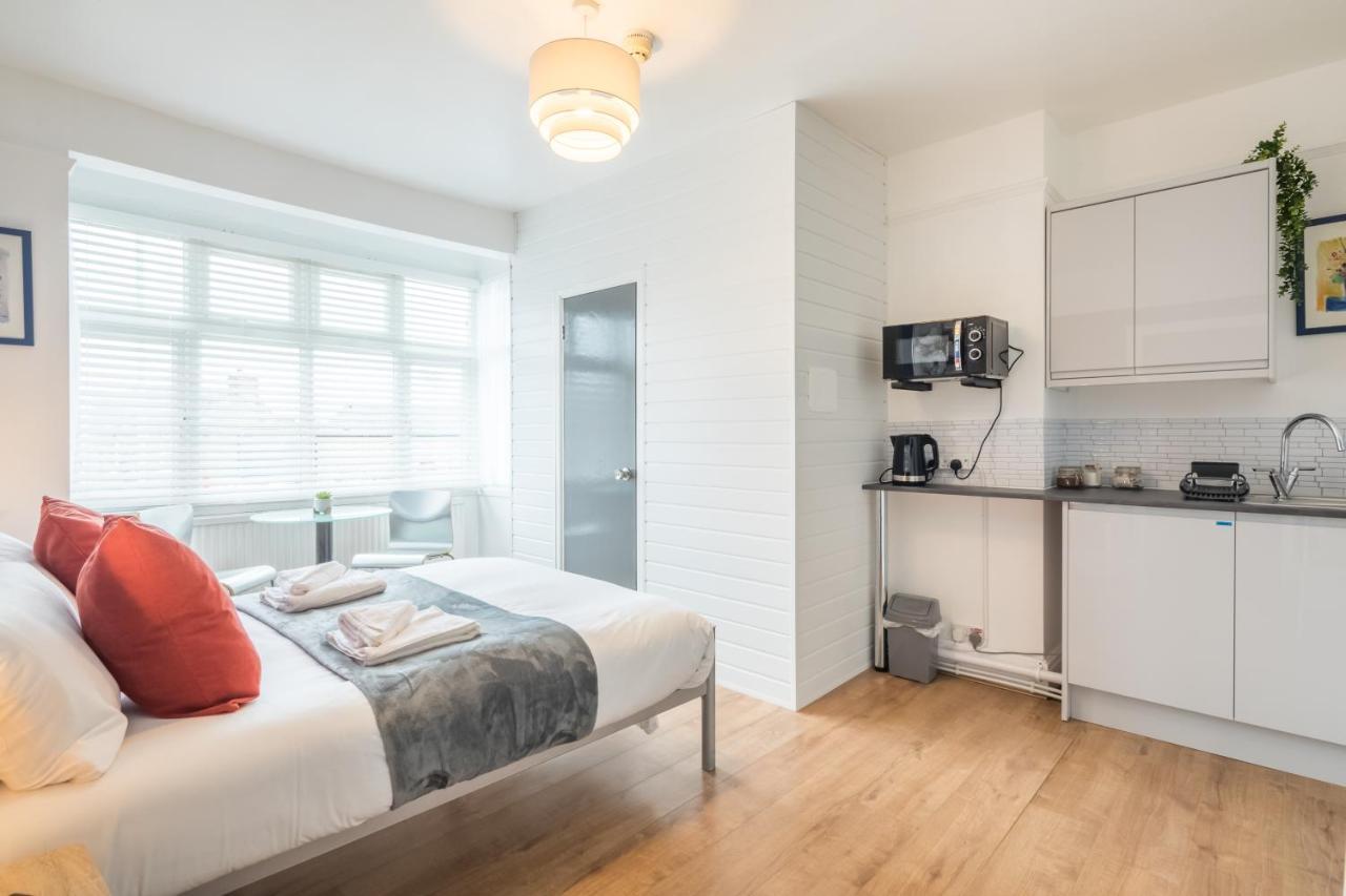 Private Room 4 With Kitchenette By Cb Stays No Minimum Stays CBG エクステリア 写真