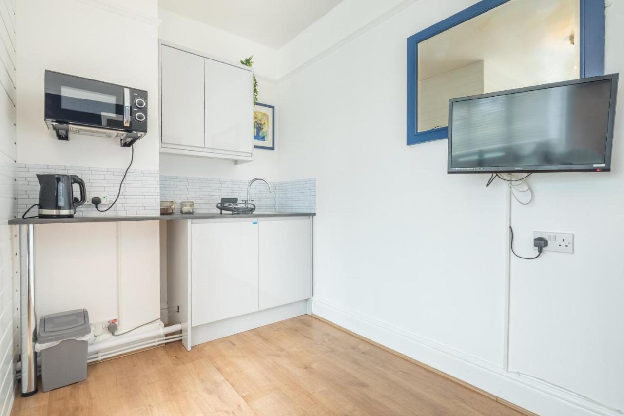 Private Room 4 With Kitchenette By Cb Stays No Minimum Stays CBG エクステリア 写真
